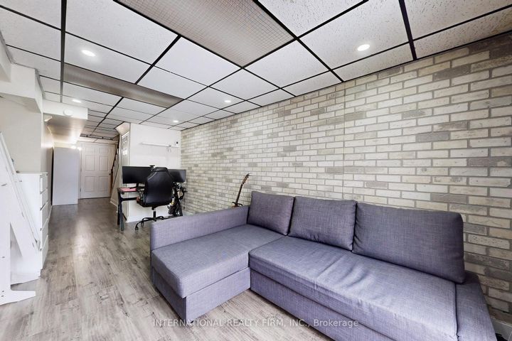 Photo 38 at 62 - 60 Hanson Road, Fairview, Mississauga