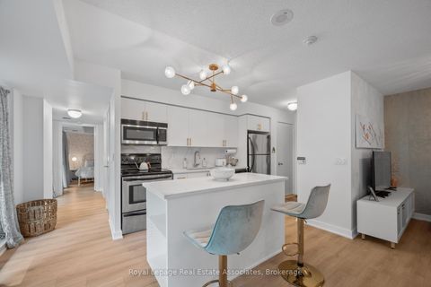 Photo 4 at 222 - 80 Western Battery Road, Niagara, Toronto