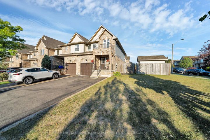Photo 1 at 37 Meadow Wood Crescent, Stoney Creek Mountain, Hamilton