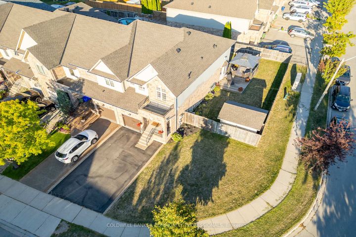 Photo 2 at 37 Meadow Wood Crescent, Stoney Creek Mountain, Hamilton