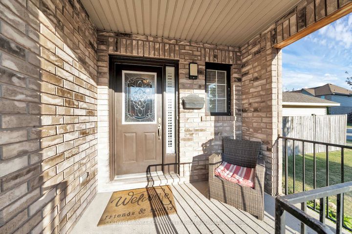 Photo 3 at 37 Meadow Wood Crescent, Stoney Creek Mountain, Hamilton