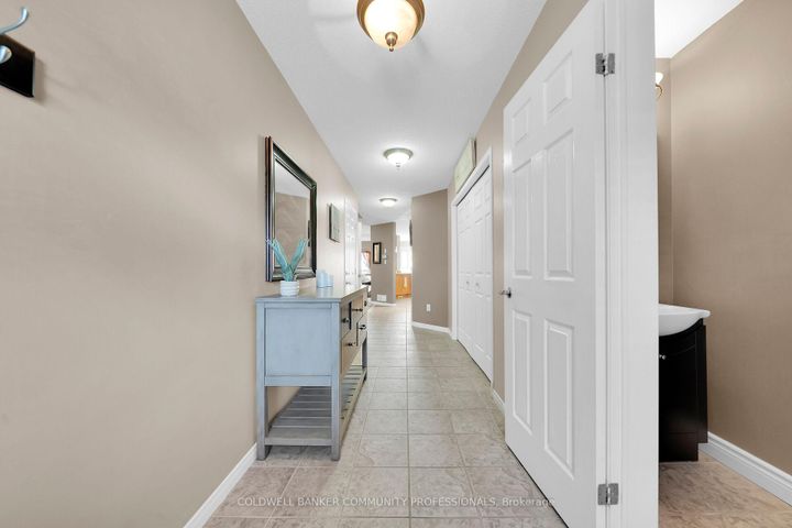 Photo 4 at 37 Meadow Wood Crescent, Stoney Creek Mountain, Hamilton