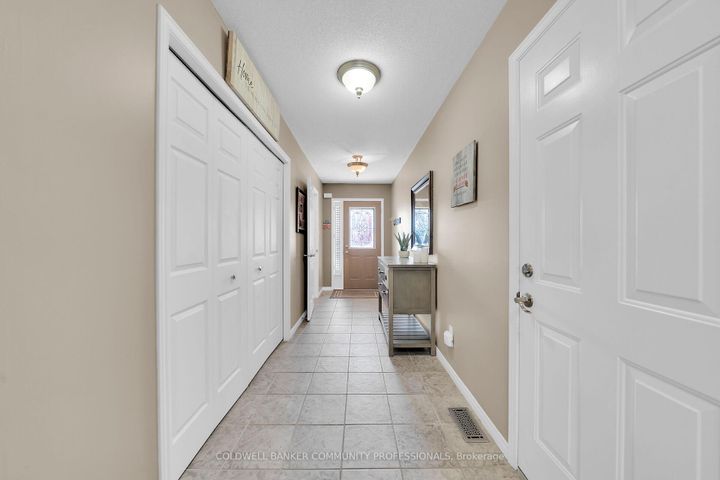 Photo 5 at 37 Meadow Wood Crescent, Stoney Creek Mountain, Hamilton