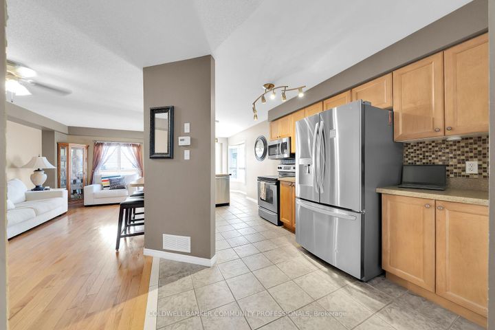 Photo 7 at 37 Meadow Wood Crescent, Stoney Creek Mountain, Hamilton