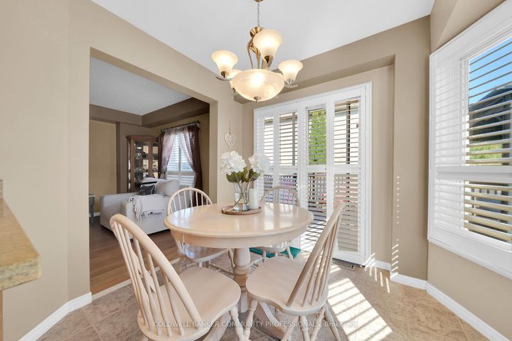 Photo 11 at 37 Meadow Wood Crescent, Stoney Creek Mountain, Hamilton