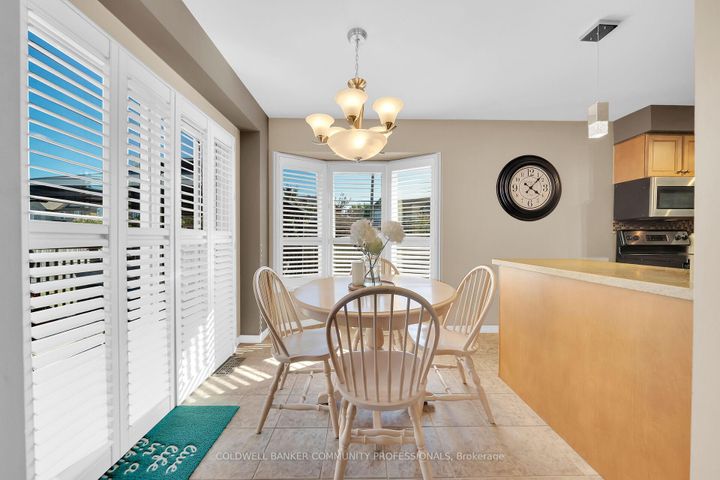 Photo 12 at 37 Meadow Wood Crescent, Stoney Creek Mountain, Hamilton