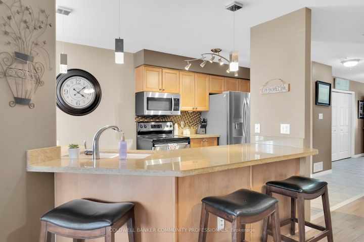 Photo 13 at 37 Meadow Wood Crescent, Stoney Creek Mountain, Hamilton