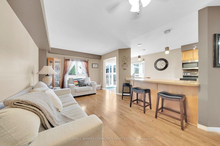 Photo 14 at 37 Meadow Wood Crescent, Stoney Creek Mountain, Hamilton