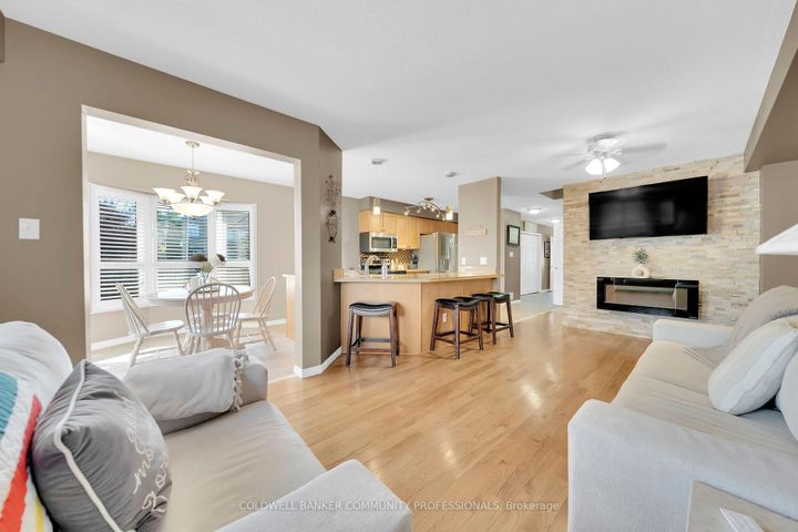 Photo 15 at 37 Meadow Wood Crescent, Stoney Creek Mountain, Hamilton