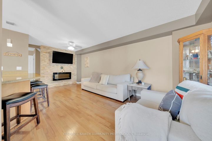 Photo 16 at 37 Meadow Wood Crescent, Stoney Creek Mountain, Hamilton
