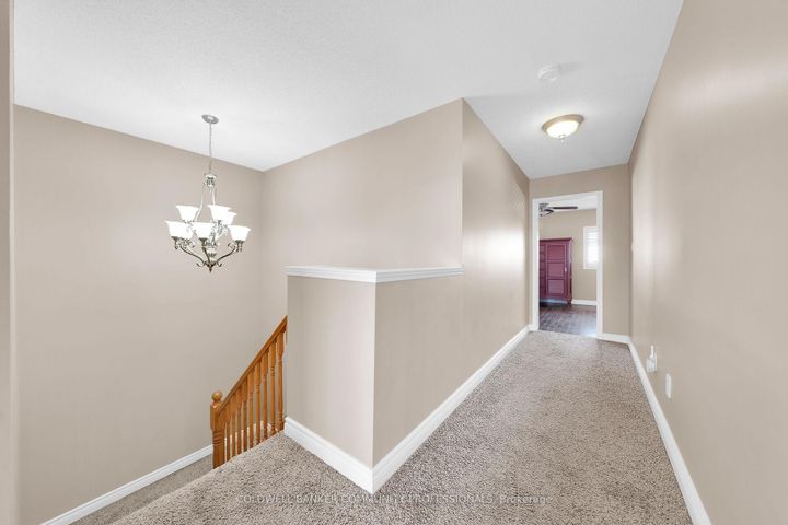 Photo 18 at 37 Meadow Wood Crescent, Stoney Creek Mountain, Hamilton