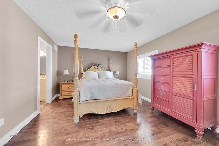 Photo 20 at 37 Meadow Wood Crescent, Stoney Creek Mountain, Hamilton