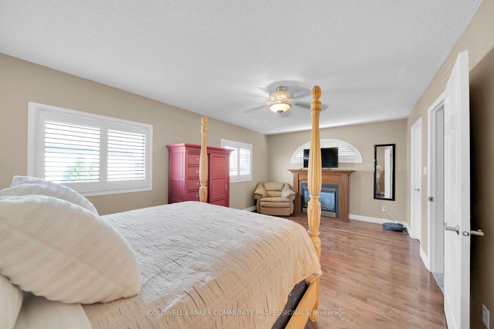 Photo 21 at 37 Meadow Wood Crescent, Stoney Creek Mountain, Hamilton