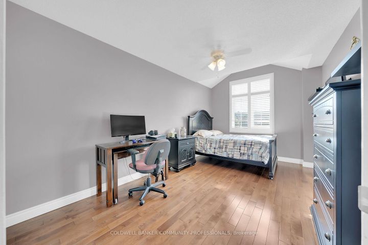 Photo 24 at 37 Meadow Wood Crescent, Stoney Creek Mountain, Hamilton