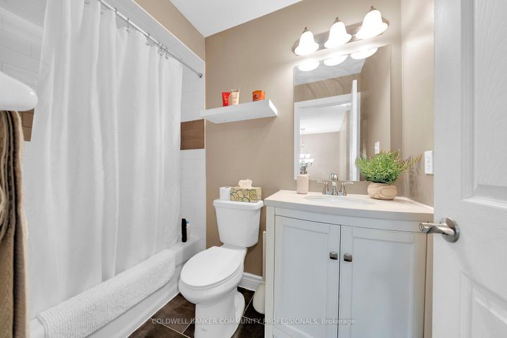 Photo 26 at 37 Meadow Wood Crescent, Stoney Creek Mountain, Hamilton