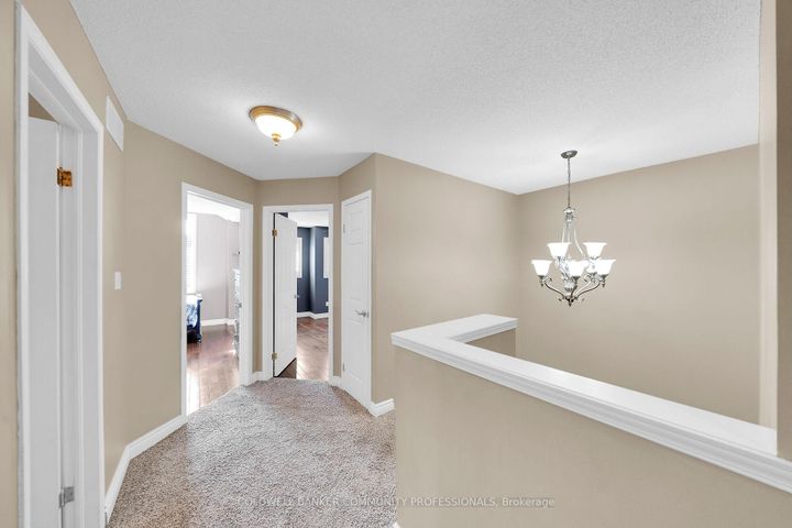 Photo 27 at 37 Meadow Wood Crescent, Stoney Creek Mountain, Hamilton