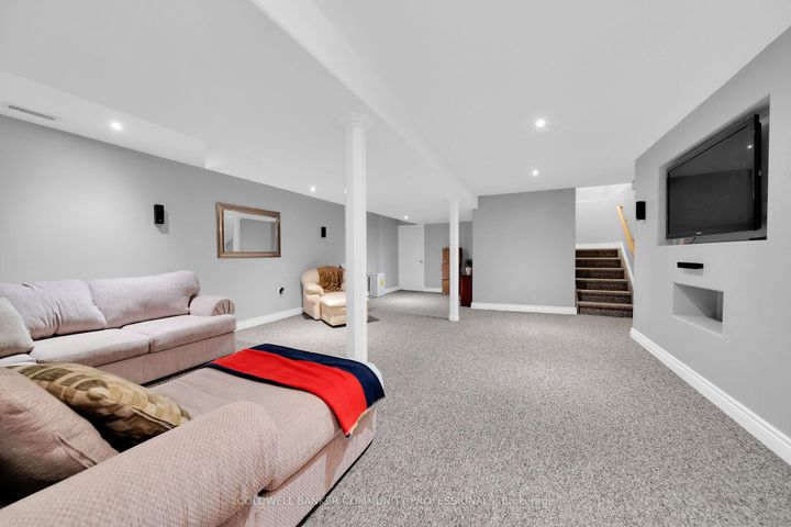 Photo 28 at 37 Meadow Wood Crescent, Stoney Creek Mountain, Hamilton