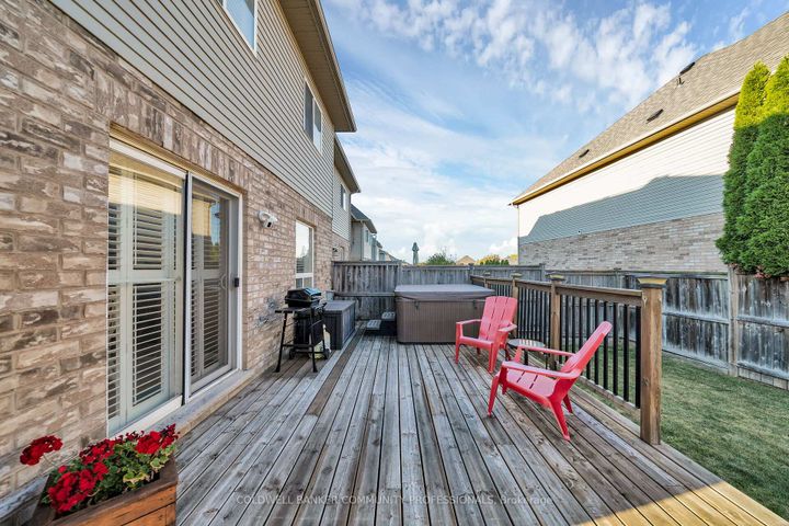 Photo 31 at 37 Meadow Wood Crescent, Stoney Creek Mountain, Hamilton