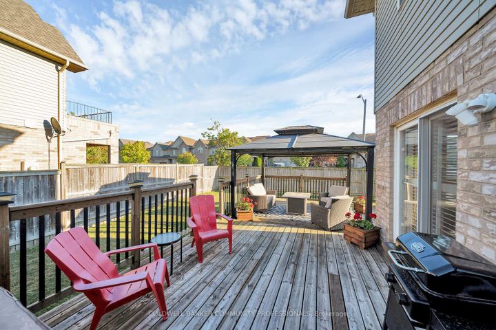 Photo 32 at 37 Meadow Wood Crescent, Stoney Creek Mountain, Hamilton