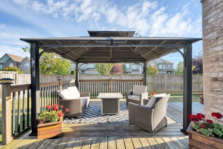 Photo 33 at 37 Meadow Wood Crescent, Stoney Creek Mountain, Hamilton