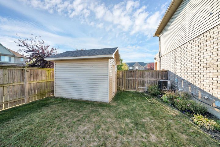 Photo 36 at 37 Meadow Wood Crescent, Stoney Creek Mountain, Hamilton