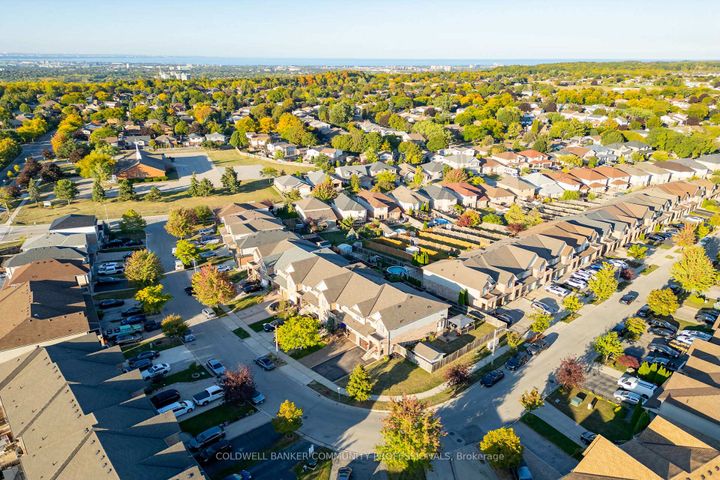 Photo 37 at 37 Meadow Wood Crescent, Stoney Creek Mountain, Hamilton