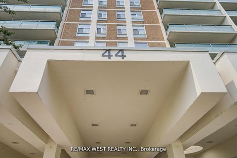 Photo 3 at 606 - 44 Longbourne Drive, Richview, Toronto