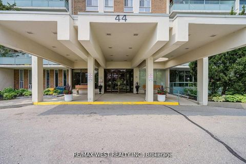 Photo 5 at 606 - 44 Longbourne Drive, Richview, Toronto