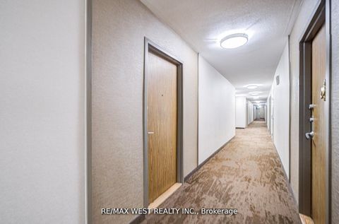Photo 14 at 606 - 44 Longbourne Drive, Richview, Toronto