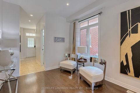 Photo 5 at 62 White Spruce Crescent, Patterson, Vaughan