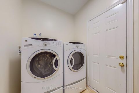 Photo 11 at 62 White Spruce Crescent, Patterson, Vaughan