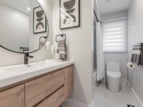 Photo 21 at 109 Barli Crescent, Patterson, Vaughan