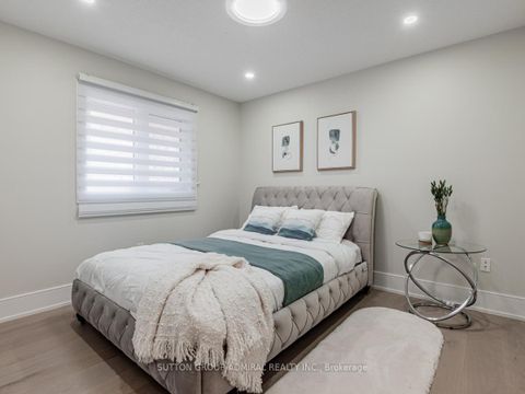 Photo 22 at 109 Barli Crescent, Patterson, Vaughan