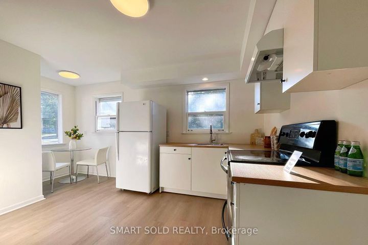 Photo 5 at 81 Maxome Avenue, Newtonbrook East, Toronto