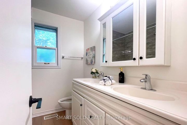 Photo 9 at 81 Maxome Avenue, Newtonbrook East, Toronto