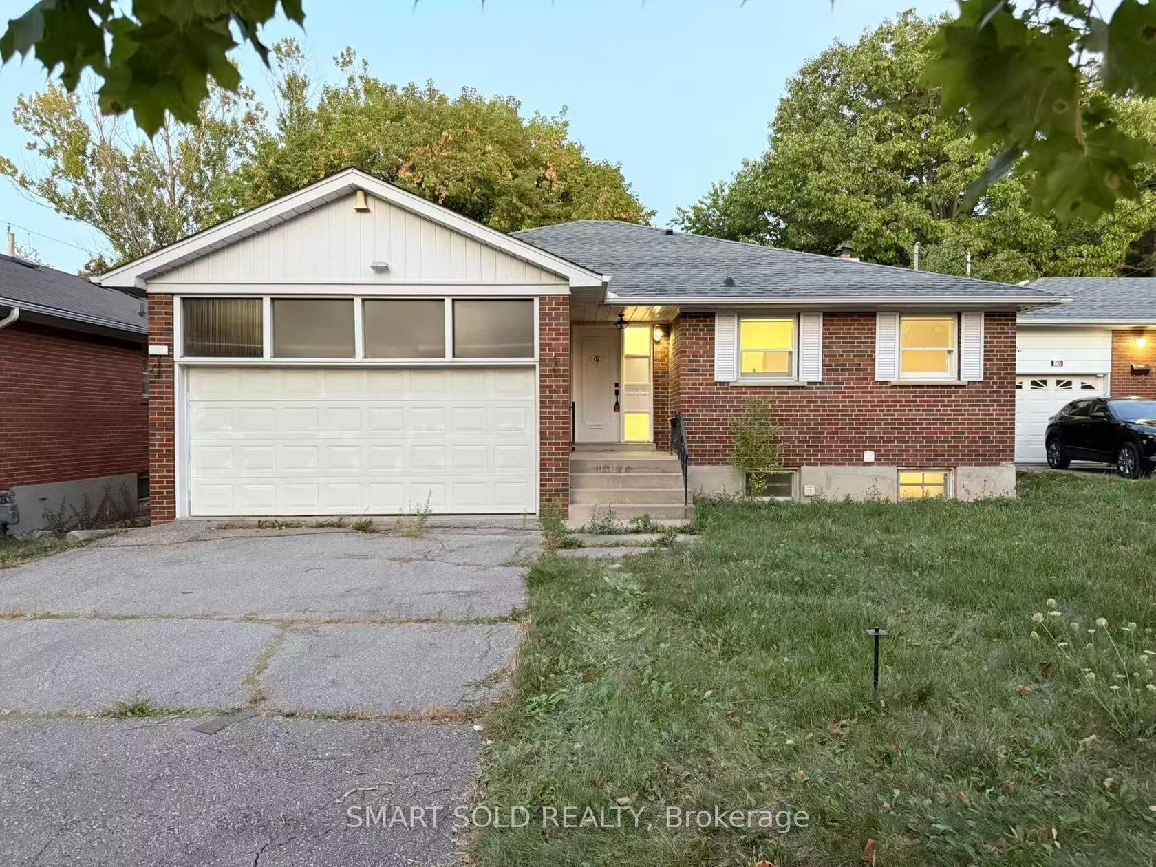 81 Maxome Avenue, Newtonbrook East, Toronto 2