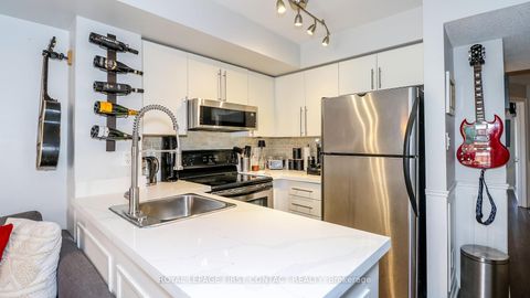 Photo 9 at 719 - 10 Laidlaw Street, South Parkdale, Toronto