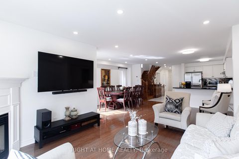 Photo 4 at 4 Old Orchard Crescent, Rouge Woods, Richmond Hill