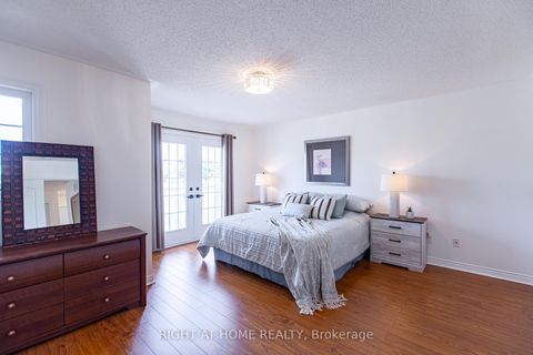 Photo 6 at 4 Old Orchard Crescent, Rouge Woods, Richmond Hill