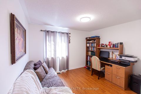 Photo 7 at 4 Old Orchard Crescent, Rouge Woods, Richmond Hill