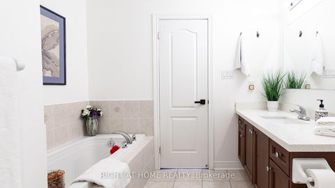 Photo 9 at 4 Old Orchard Crescent, Rouge Woods, Richmond Hill