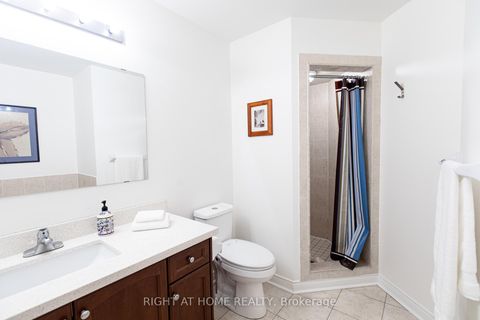 Photo 10 at 4 Old Orchard Crescent, Rouge Woods, Richmond Hill