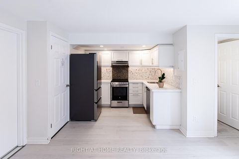 Photo 11 at 4 Old Orchard Crescent, Rouge Woods, Richmond Hill