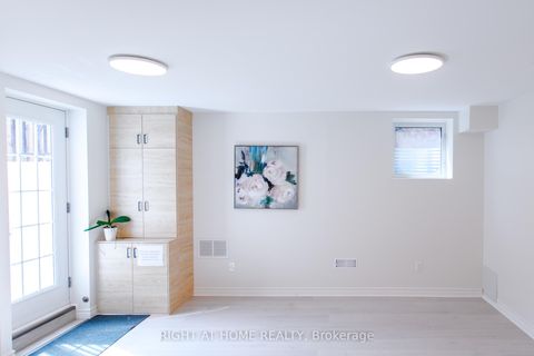 Photo 13 at 4 Old Orchard Crescent, Rouge Woods, Richmond Hill