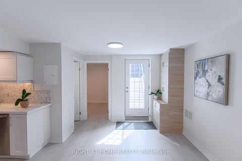 Photo 14 at 4 Old Orchard Crescent, Rouge Woods, Richmond Hill