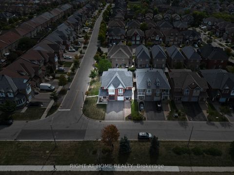 Photo 18 at 4 Old Orchard Crescent, Rouge Woods, Richmond Hill