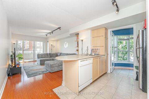 Photo 3 at 219 - 600 Queens Quay, Waterfront Communities C1, Toronto