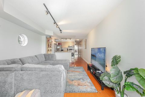 Photo 4 at 219 - 600 Queens Quay, Waterfront Communities C1, Toronto