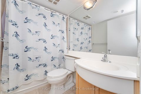 Photo 8 at 219 - 600 Queens Quay, Waterfront Communities C1, Toronto