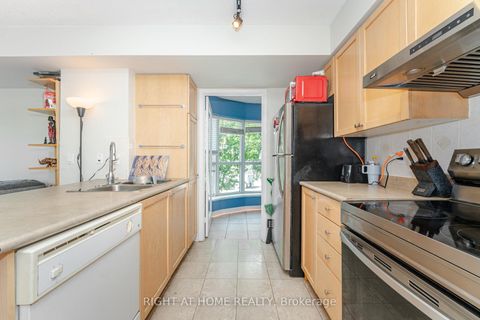 Photo 13 at 219 - 600 Queens Quay, Waterfront Communities C1, Toronto